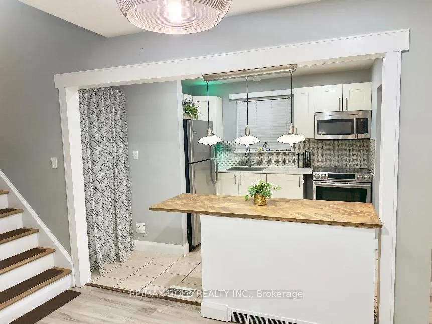 Photo 4 of Unit Upper, 156 Mooregate Crescent, Kitchener, Victoria Hills — HOMEH