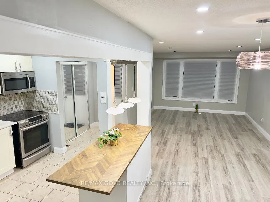 Photo 5 of Unit Upper, 156 Mooregate Crescent, Kitchener, Victoria Hills — HOMEH