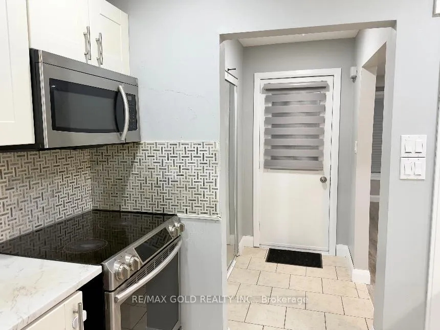 Photo 6 of Unit Upper, 156 Mooregate Crescent, Kitchener, Victoria Hills — HOMEH