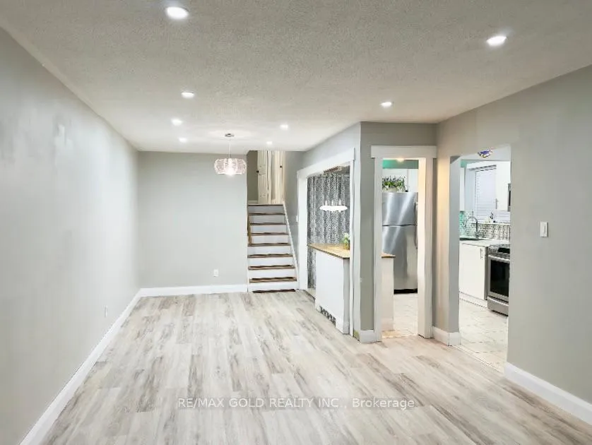 Photo 11 of Unit Upper, 156 Mooregate Crescent, Kitchener, Victoria Hills — HOMEH