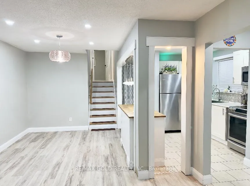 Photo 12 of Unit Upper, 156 Mooregate Crescent, Kitchener, Victoria Hills — HOMEH