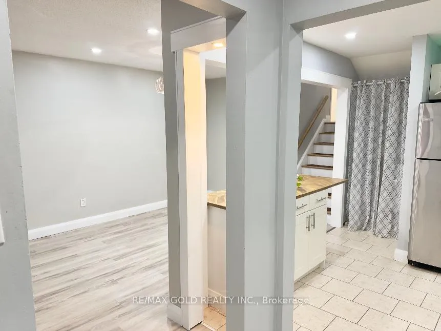 Photo 13 of Unit Upper, 156 Mooregate Crescent, Kitchener, Victoria Hills — HOMEH