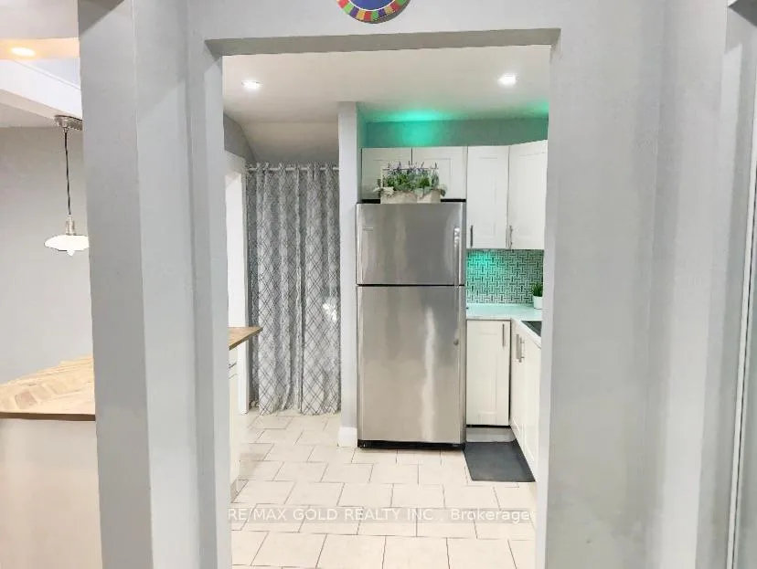 Photo 14 of Unit Upper, 156 Mooregate Crescent, Kitchener, Victoria Hills — HOMEH