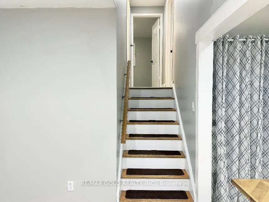 Photo 16 of Unit Upper, 156 Mooregate Crescent, Kitchener, Victoria Hills — HOMEH