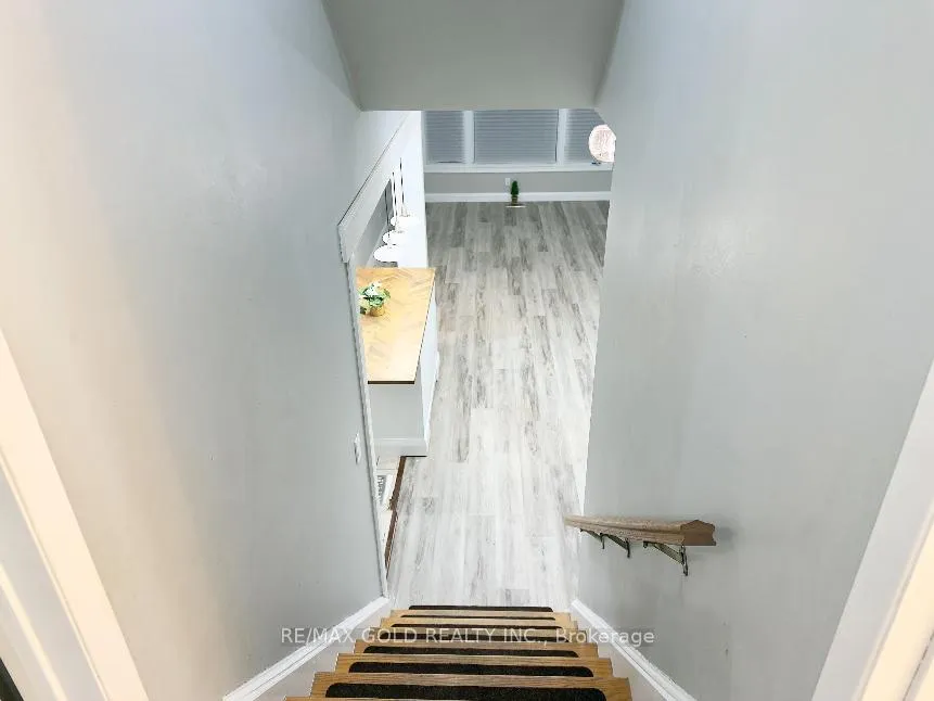 Photo 17 of Unit Upper, 156 Mooregate Crescent, Kitchener, Victoria Hills — HOMEH