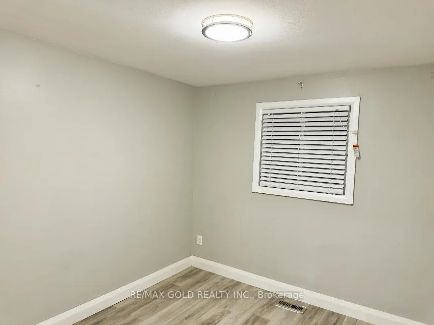 Photo 21 of Unit Upper, 156 Mooregate Crescent, Kitchener, Victoria Hills — HOMEH