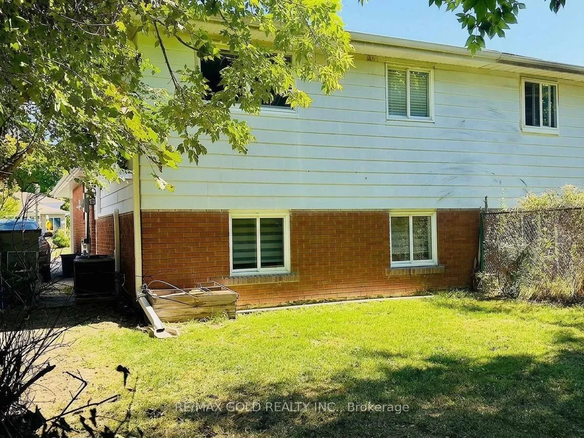 Photo 27 of Unit Upper, 156 Mooregate Crescent, Kitchener, Victoria Hills — HOMEH