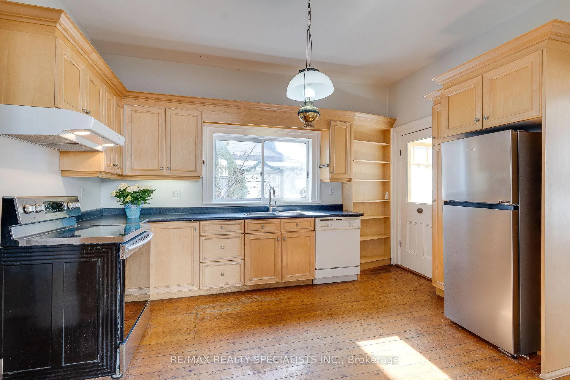 Photo 6 of 63 Mill Street, Orangeville — HOMEH