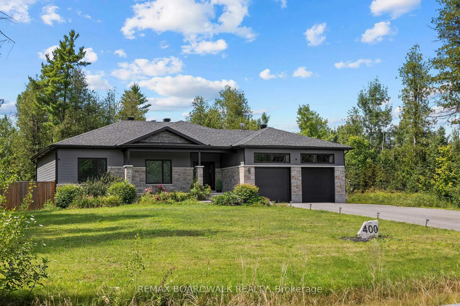 Photo 1 of 400 Cinnamon Crescent, Ottawa, Fitzroy Ward (South West) — HOMEH