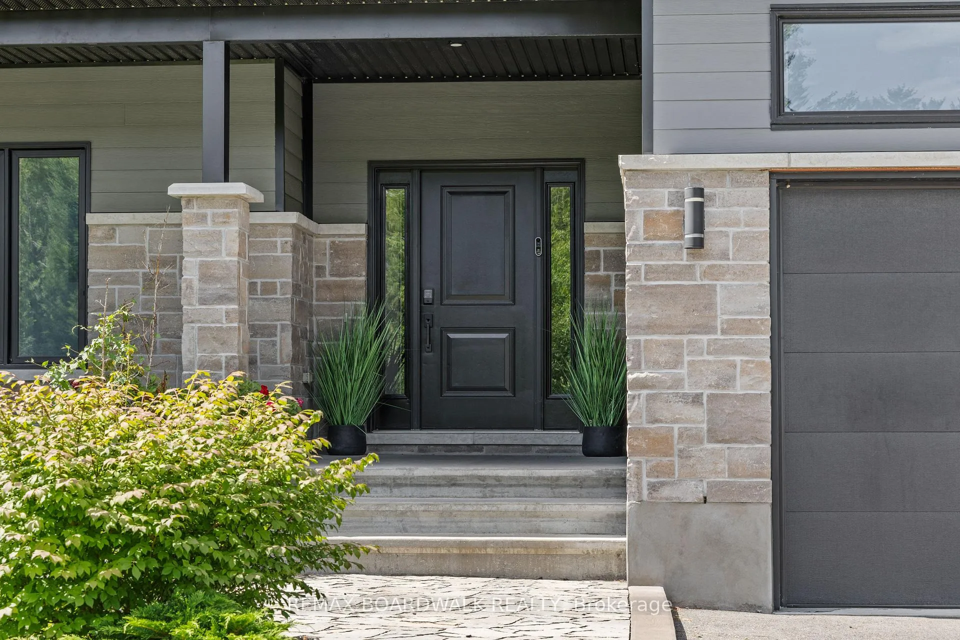 Photo 2 of 400 Cinnamon Crescent, Ottawa, Fitzroy Ward (South West) — HOMEH