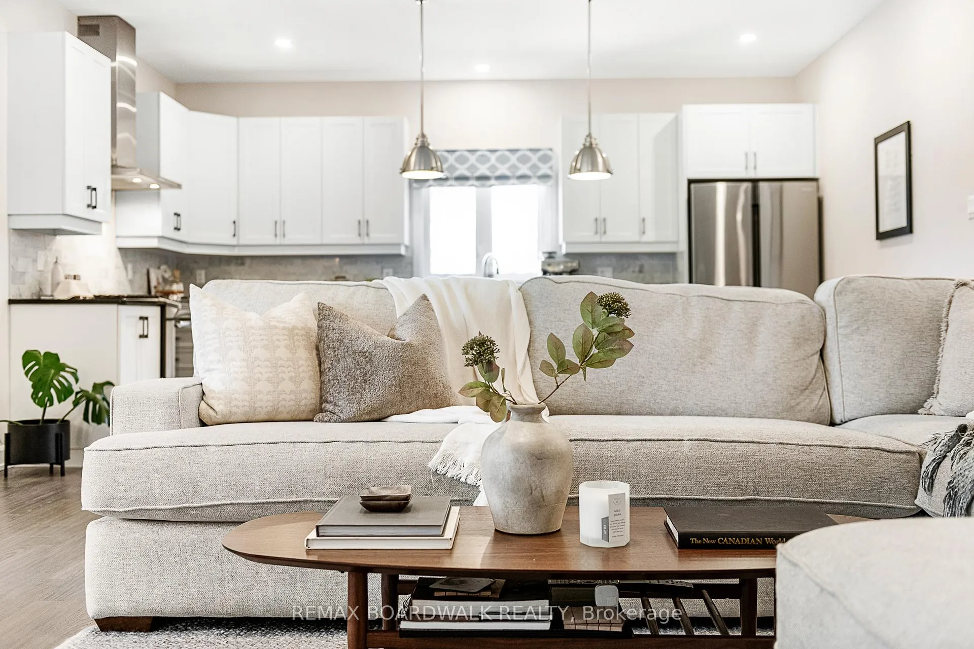 Photo 13 of 400 Cinnamon Crescent, Ottawa, Fitzroy Ward (South West) — HOMEH