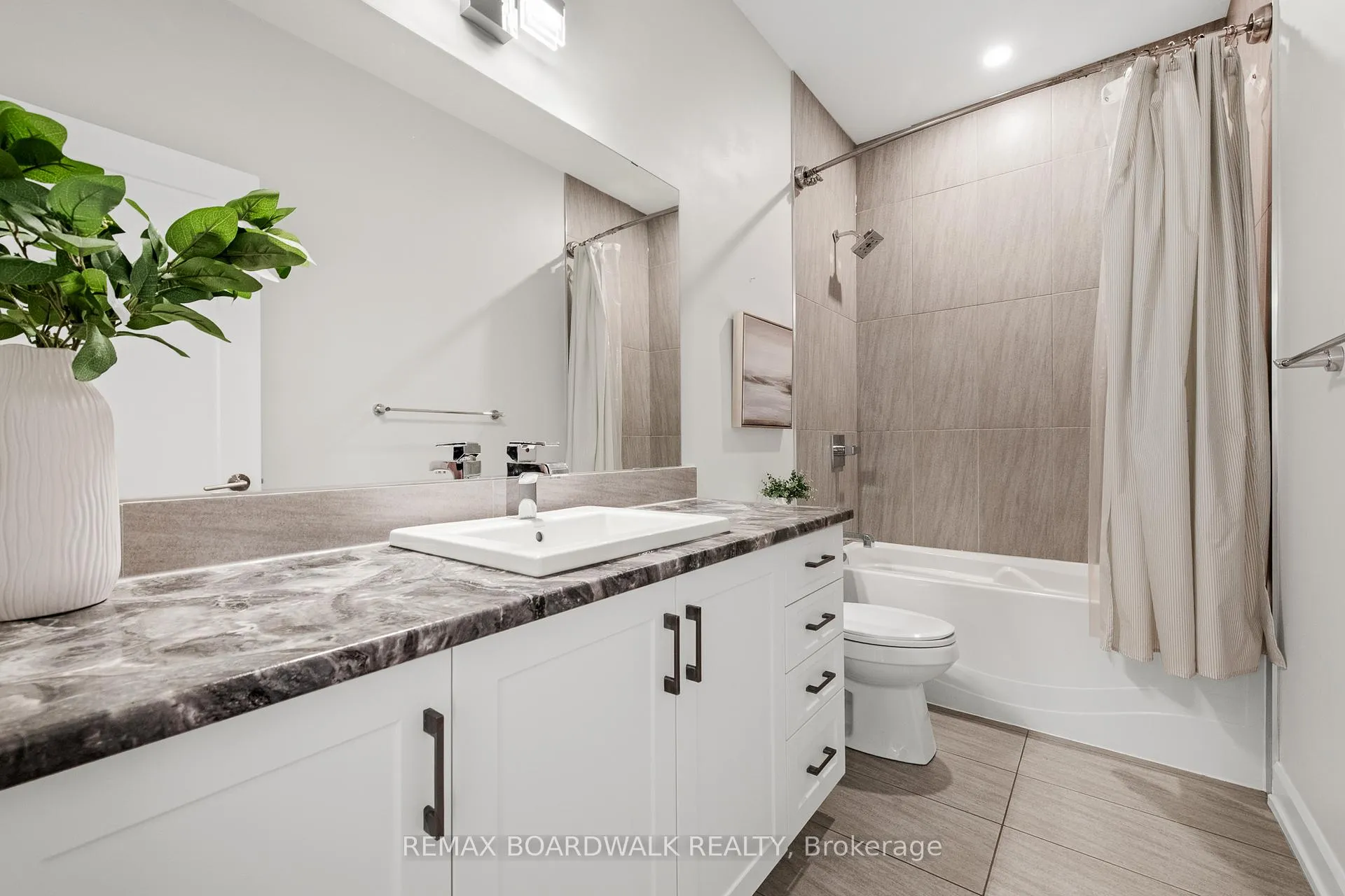 Photo 23 of 400 Cinnamon Crescent, Ottawa, Fitzroy Ward (South West) — HOMEH