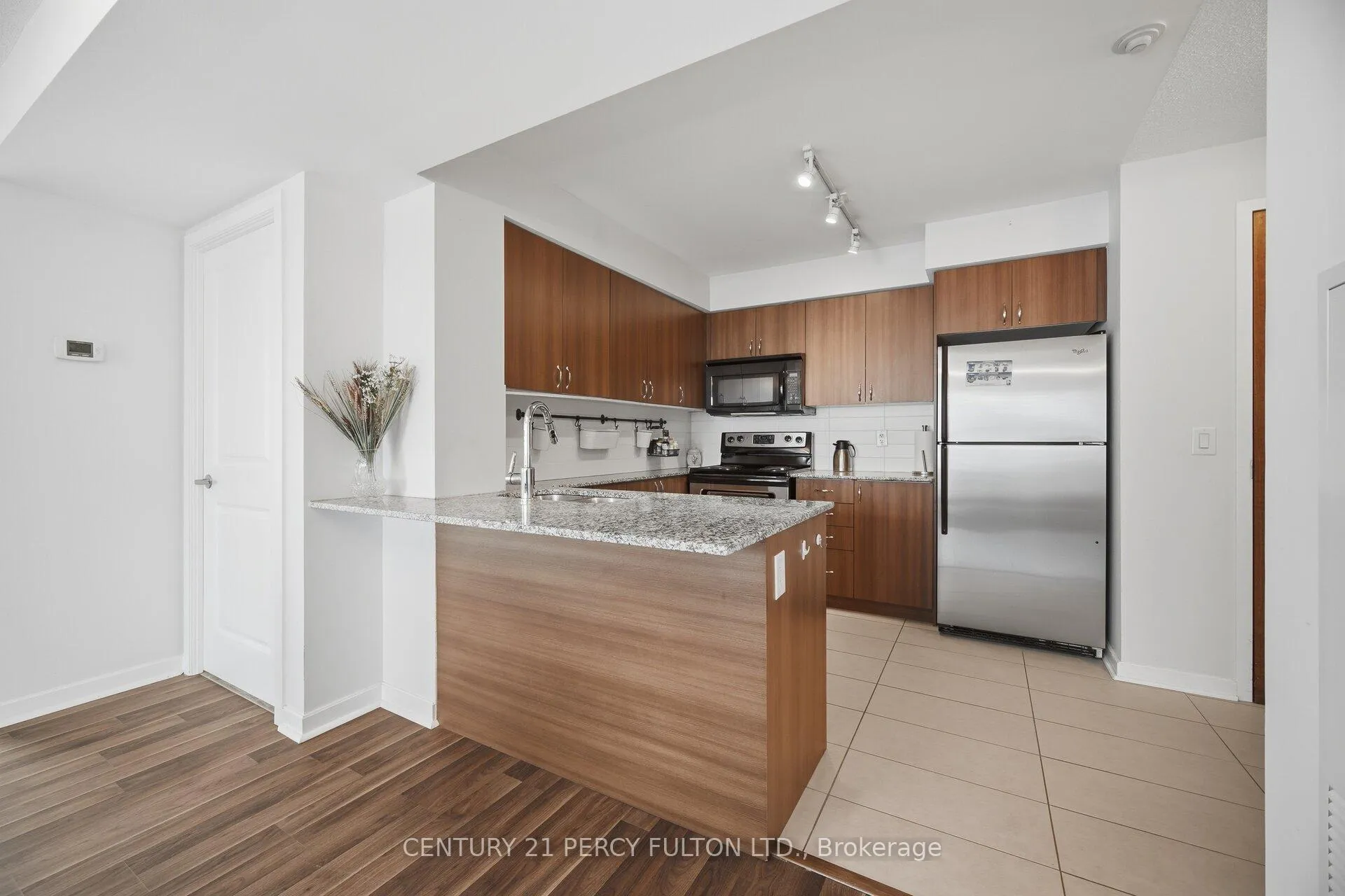 Photo 6 of Unit 702, 1235 Bayly Street, Pickering, Bay Ridges — HOMEH