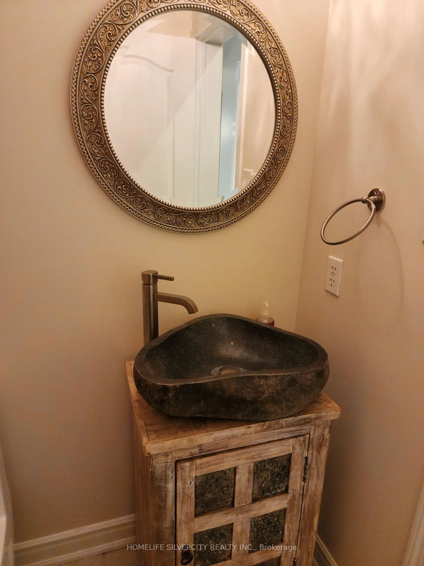Photo 11 of 7 Valleywest Road, Brampton, Vales of Castlemore — HOMEH