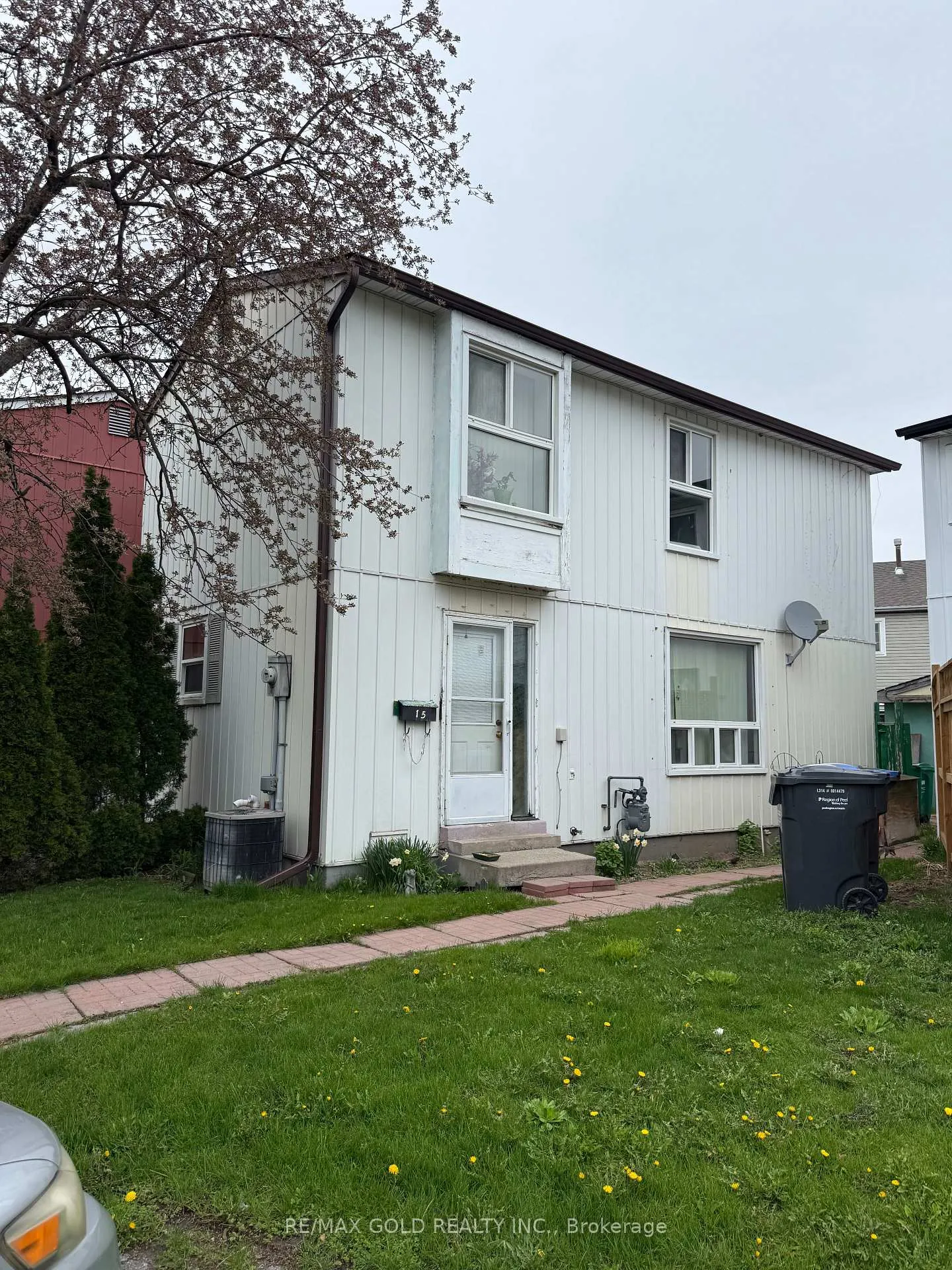 Front of 15 Huntingwood Crescent