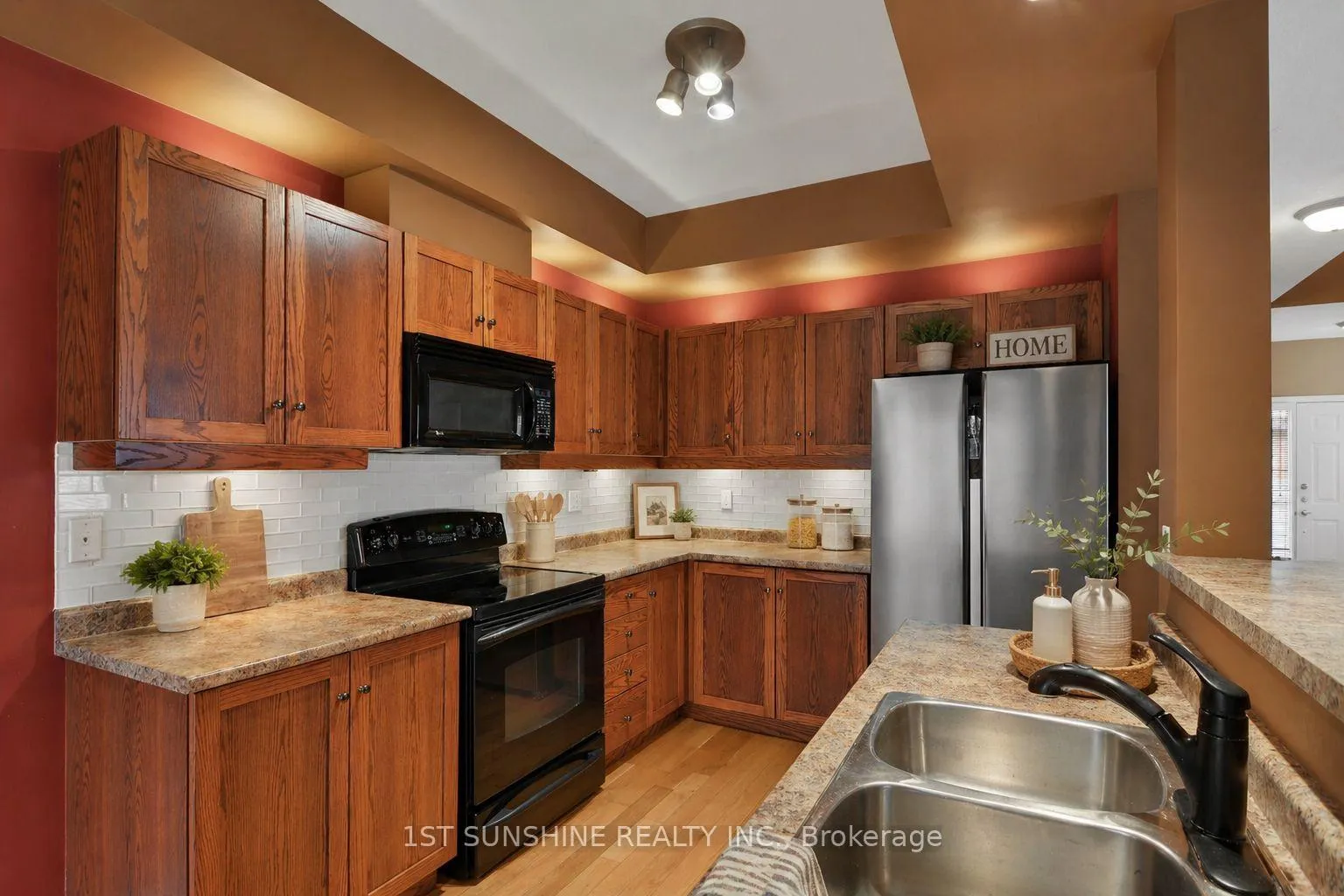 Photo 3 of Unit 43, 60 Cloverleaf Drive, Hamilton, Ancaster — HOMEH