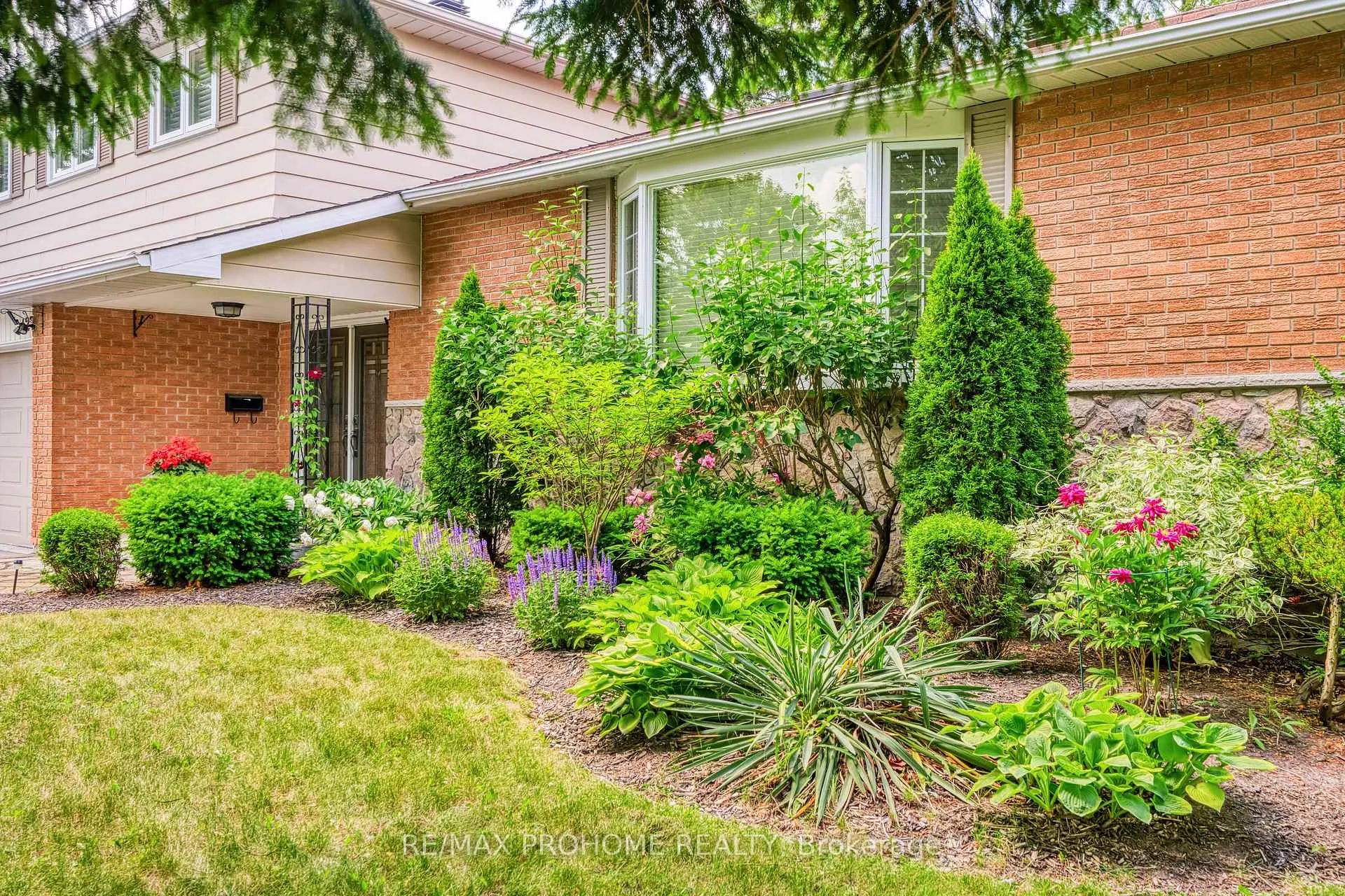 Photo 4 of 127 Senator Reesor Drive, Markham, Sherwood-Amberglen — HOMEH