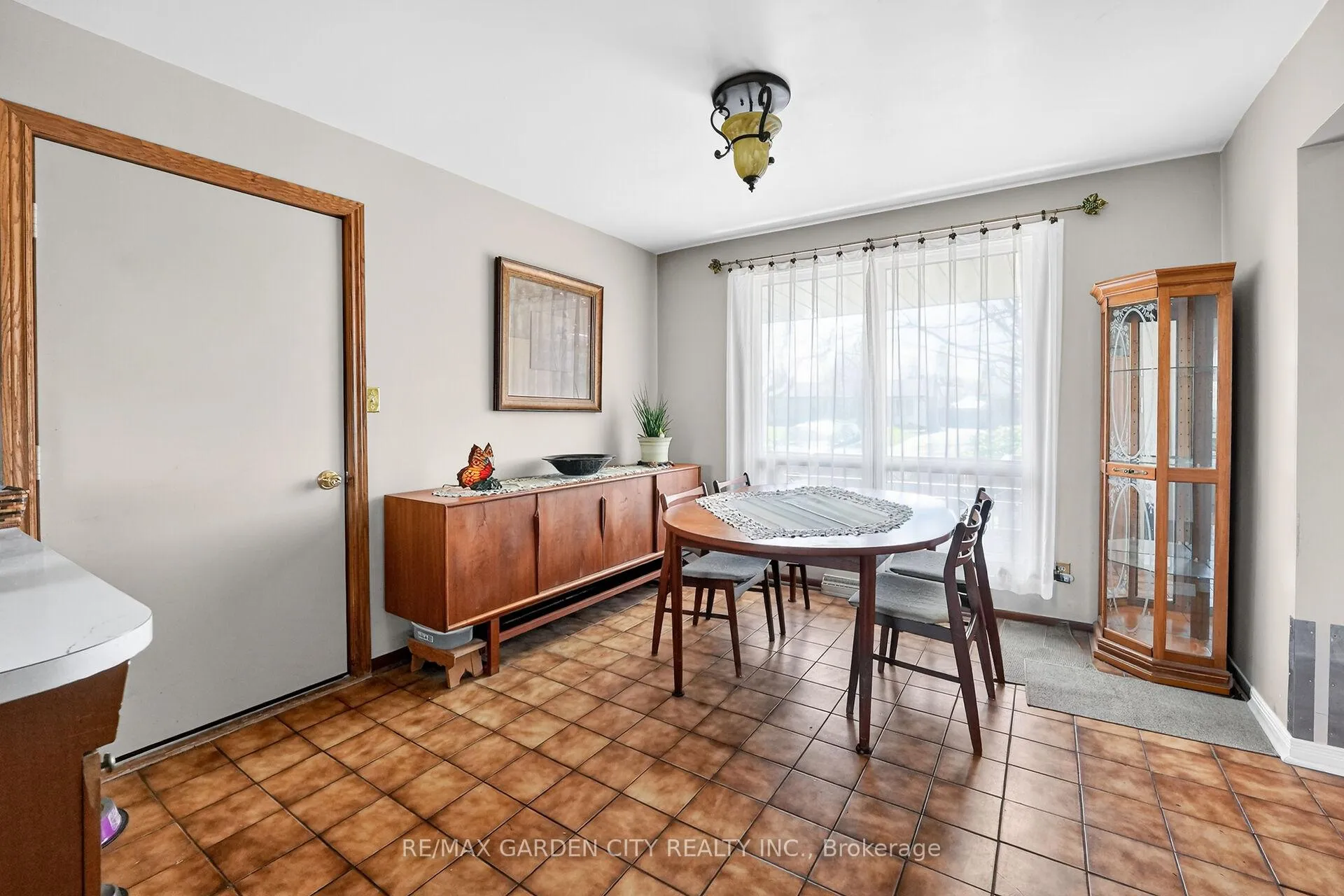 Photo 5 of 5 Lockview Crescent, St. Catharines, Bunting/Linwell — HOMEH
