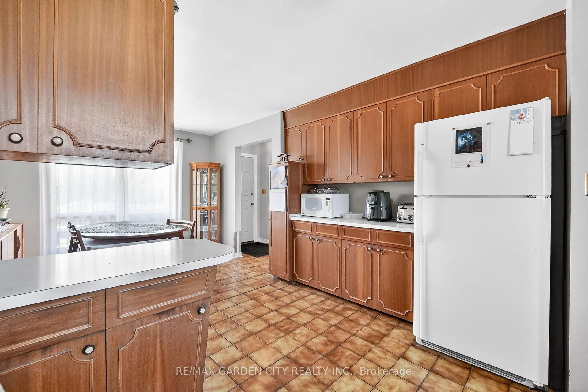 Photo 7 of 5 Lockview Crescent, St. Catharines, Bunting/Linwell — HOMEH