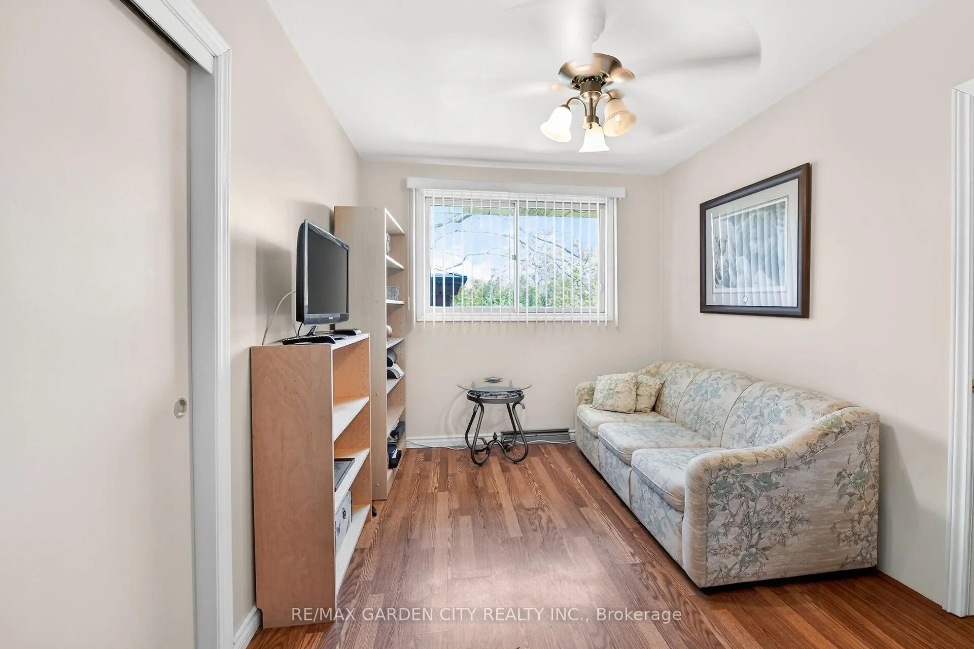 Photo 13 of 5 Lockview Crescent, St. Catharines, Bunting/Linwell — HOMEH