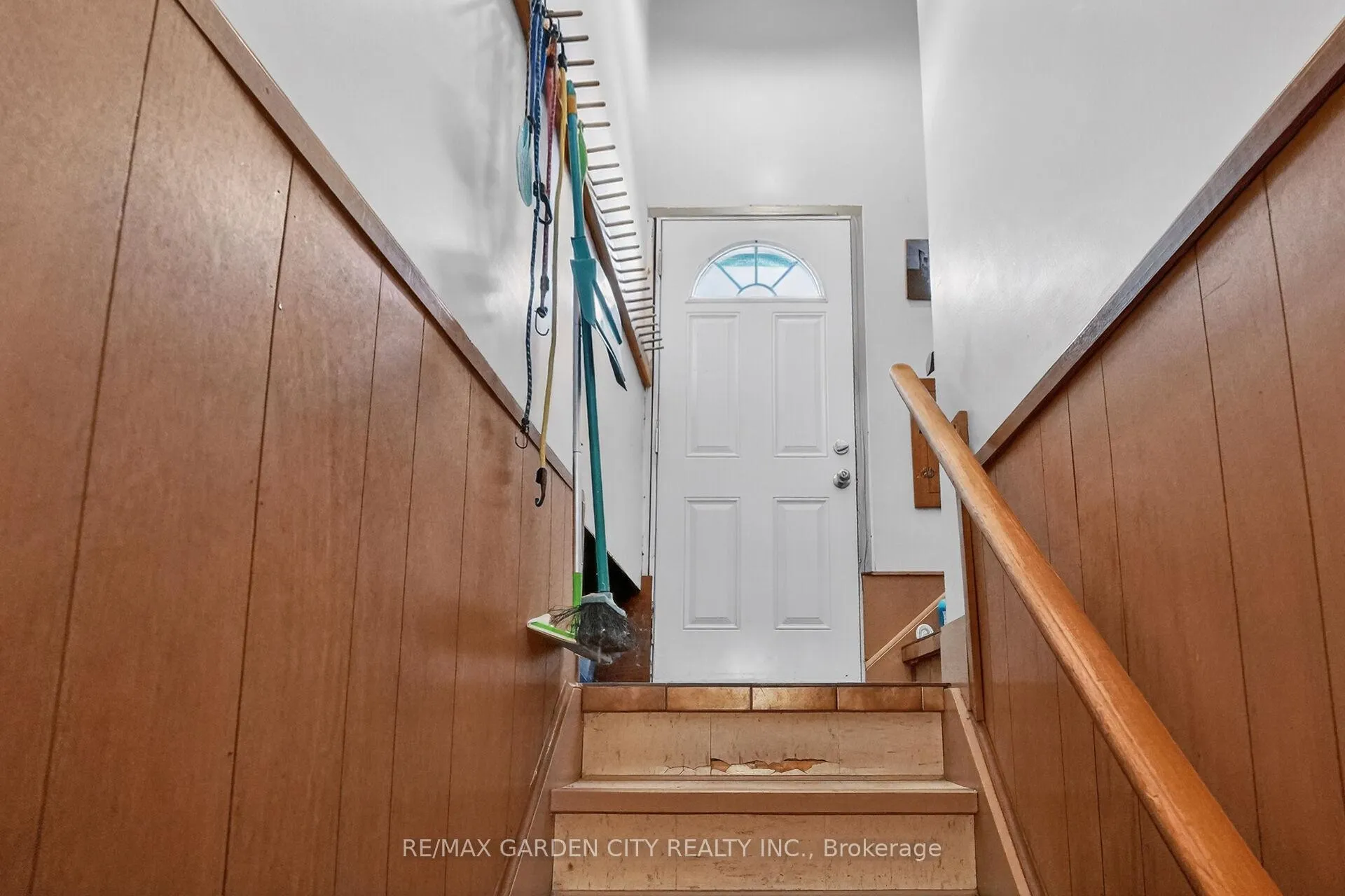 Photo 16 of 5 Lockview Crescent, St. Catharines, Bunting/Linwell — HOMEH