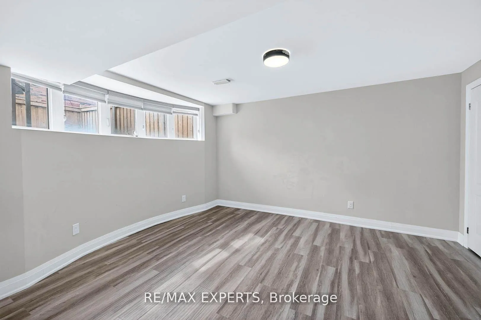Photo 33 of 31 Gillis Road, Brampton, Northwest Brampton — HOMEH