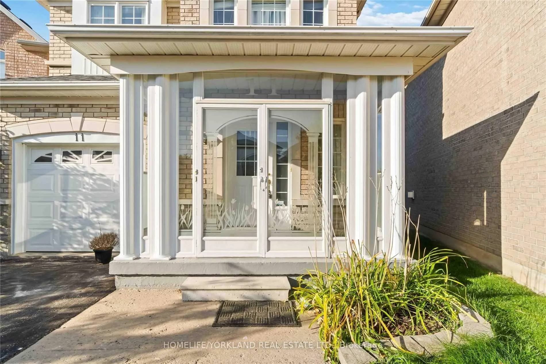 Photo 2 of 11 Westchester Crescent, Markham, Berczy — HOMEH
