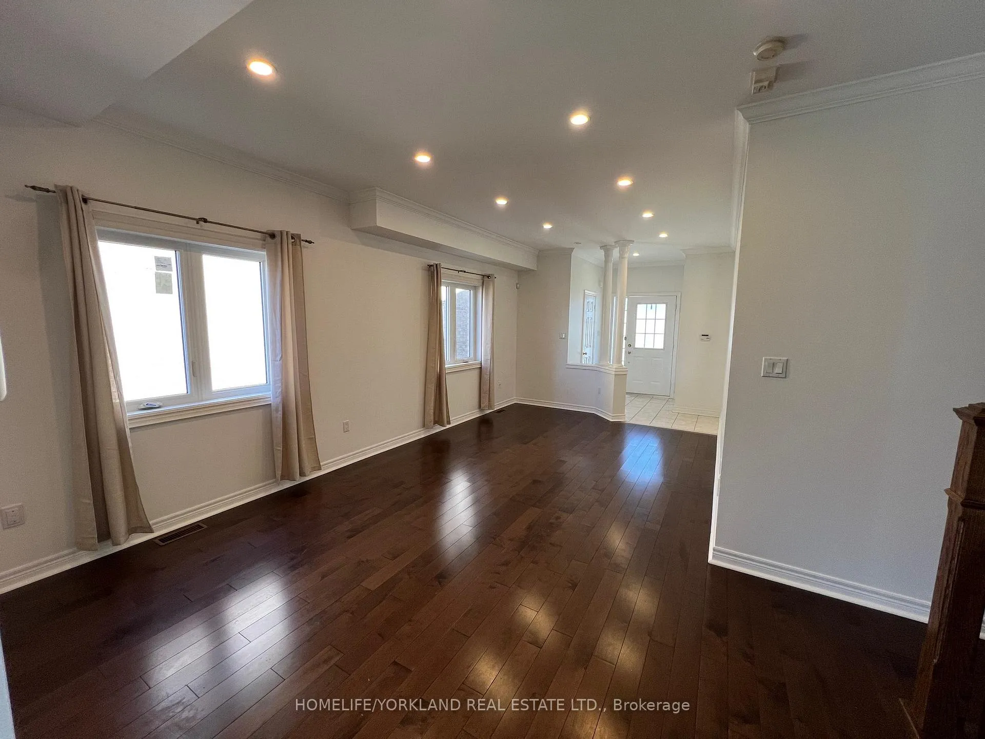 Photo 4 of 11 Westchester Crescent, Markham, Berczy — HOMEH