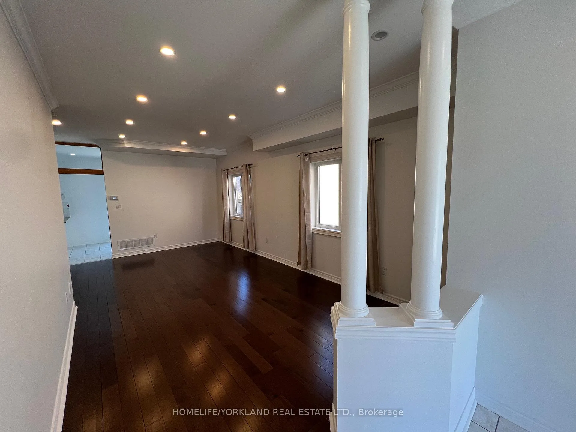 Photo 6 of 11 Westchester Crescent, Markham, Berczy — HOMEH