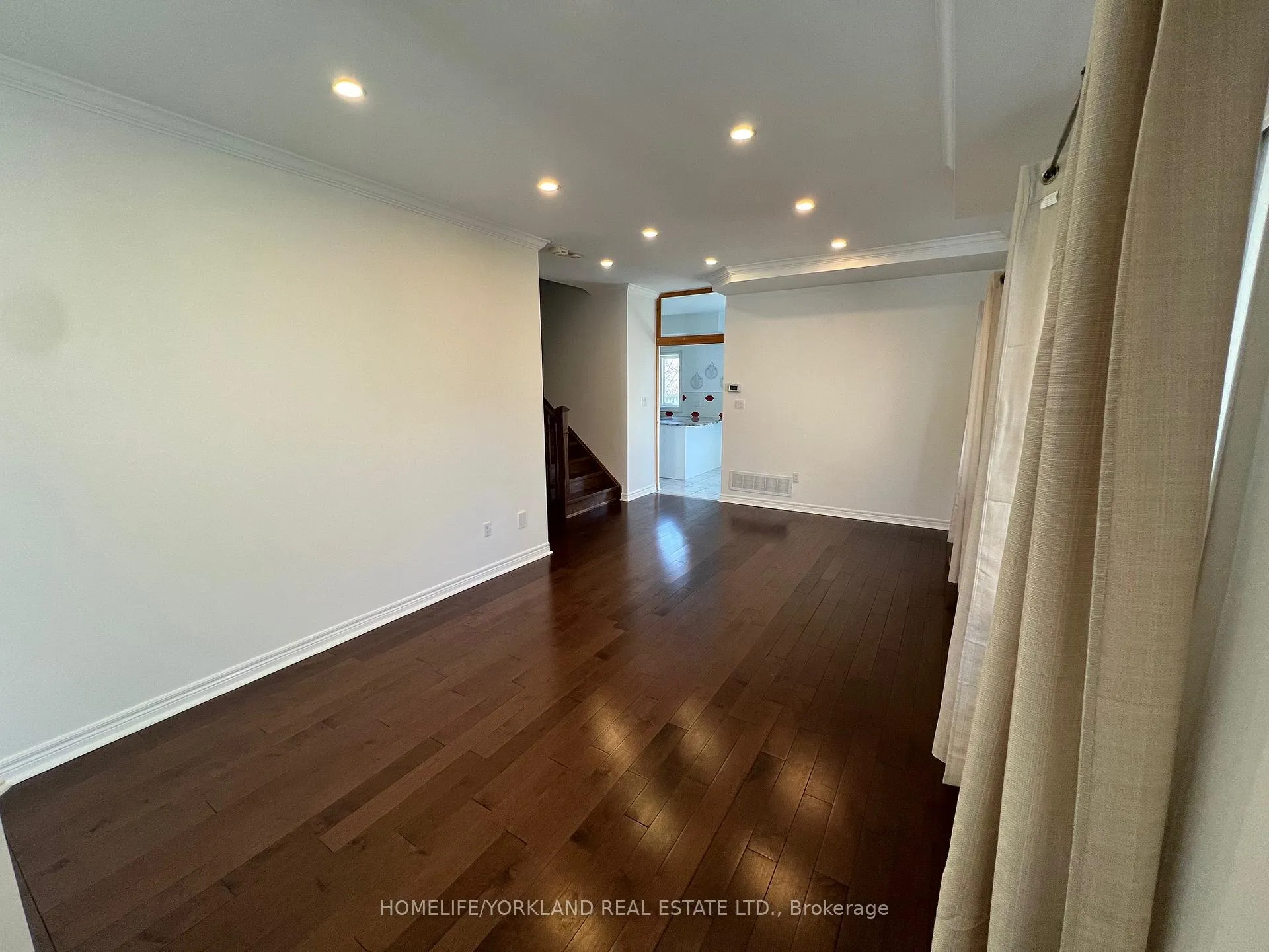 Photo 7 of 11 Westchester Crescent, Markham, Berczy — HOMEH
