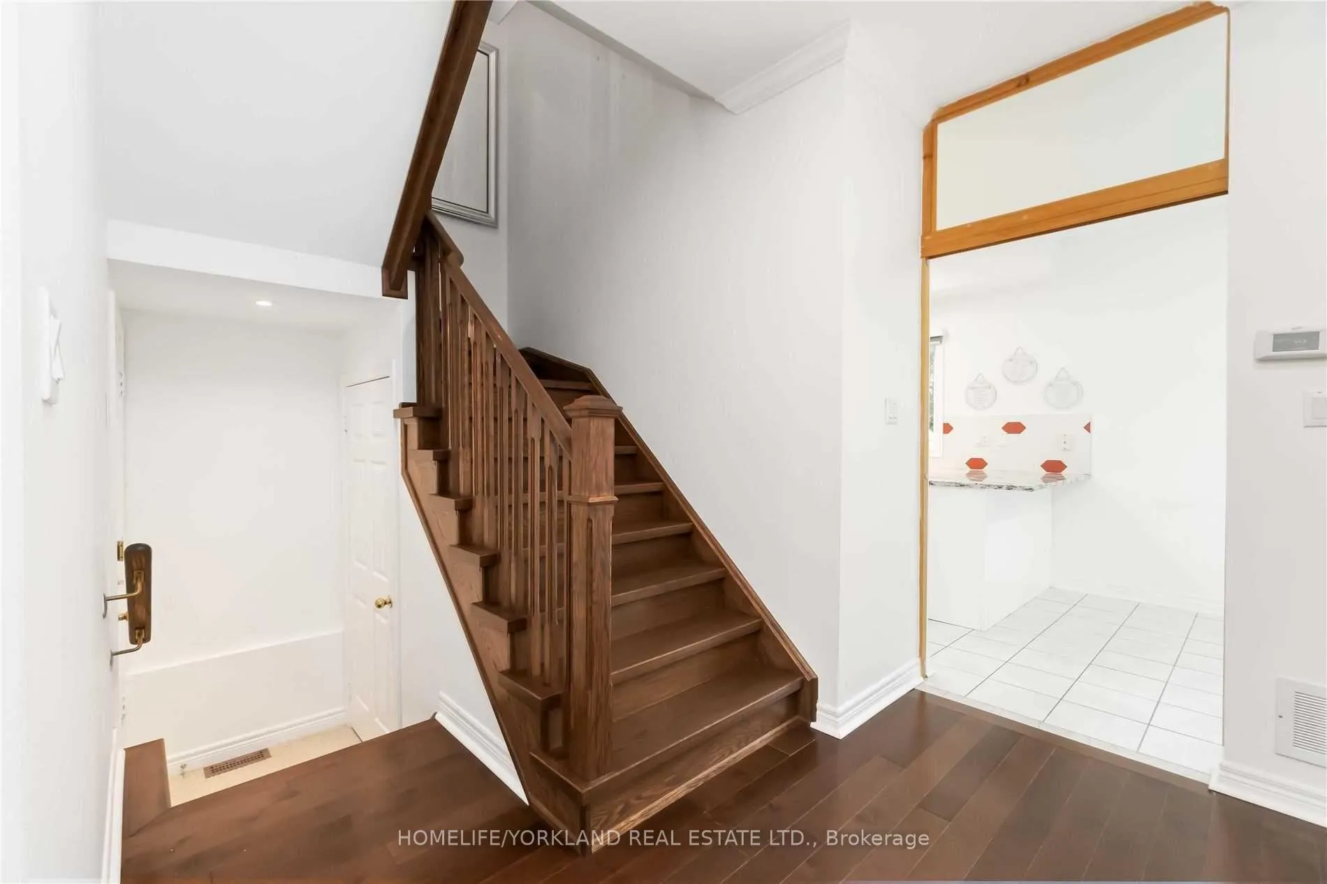 Photo 9 of 11 Westchester Crescent, Markham, Berczy — HOMEH
