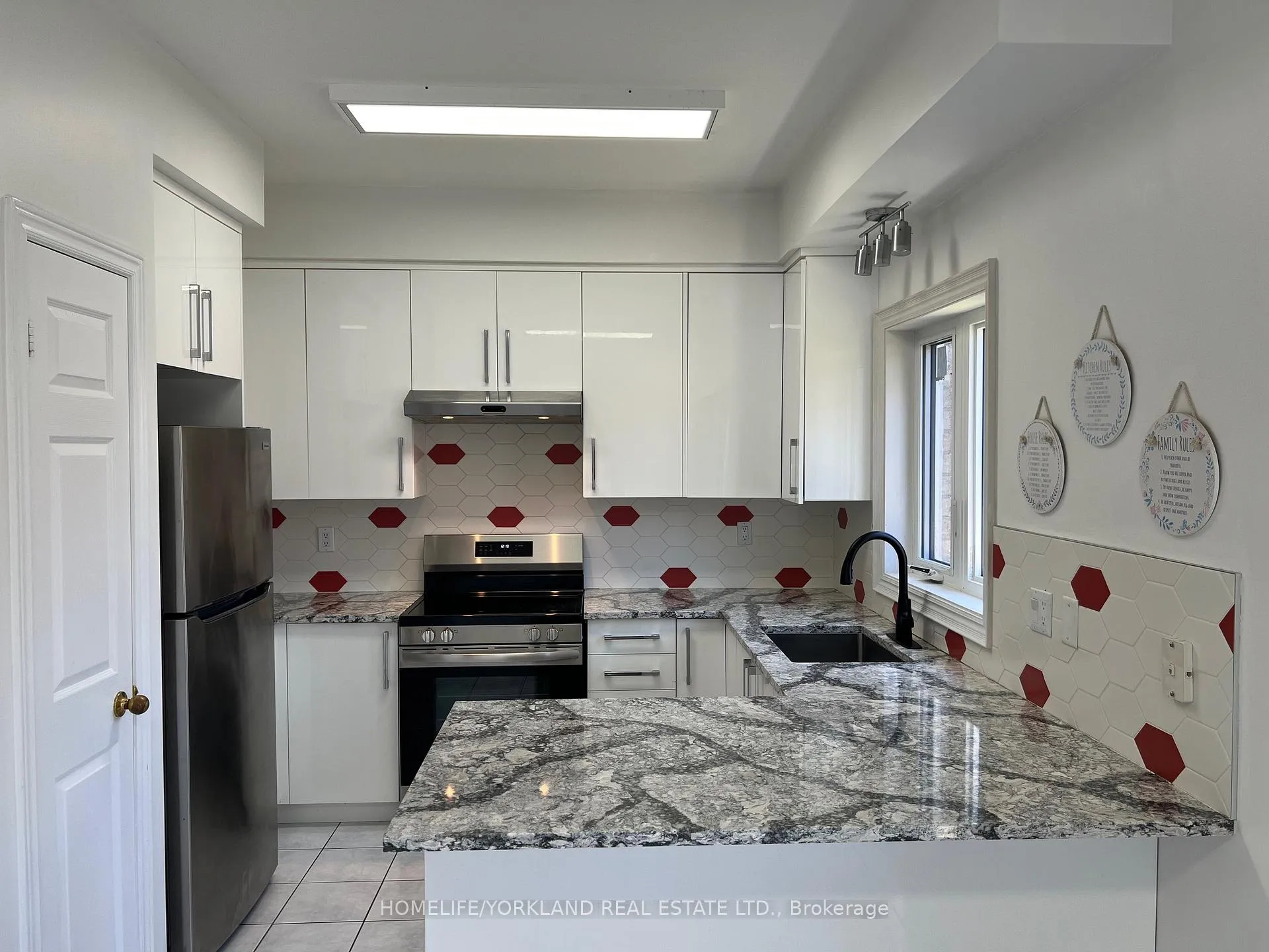 Photo 10 of 11 Westchester Crescent, Markham, Berczy — HOMEH