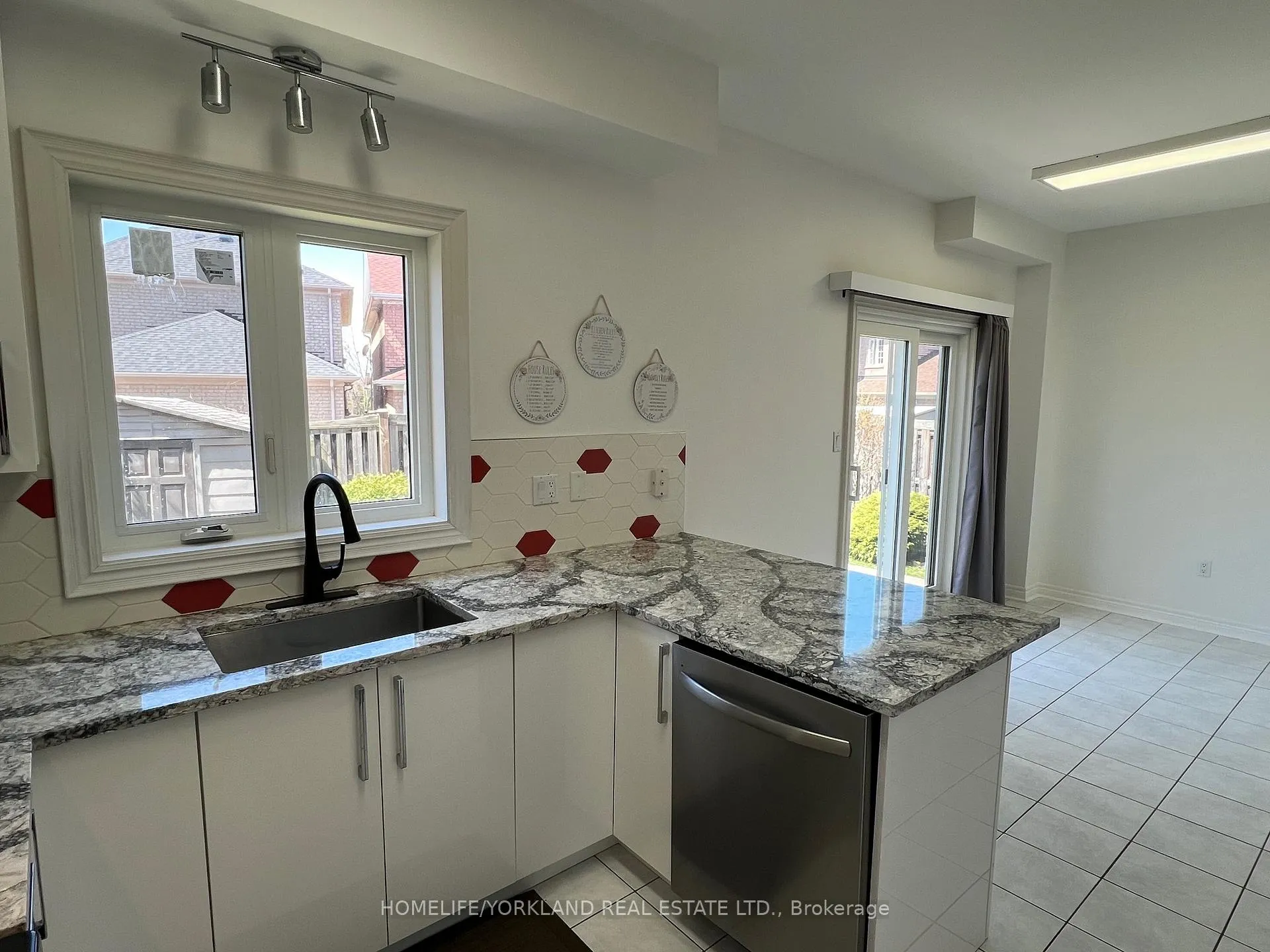 Photo 12 of 11 Westchester Crescent, Markham, Berczy — HOMEH
