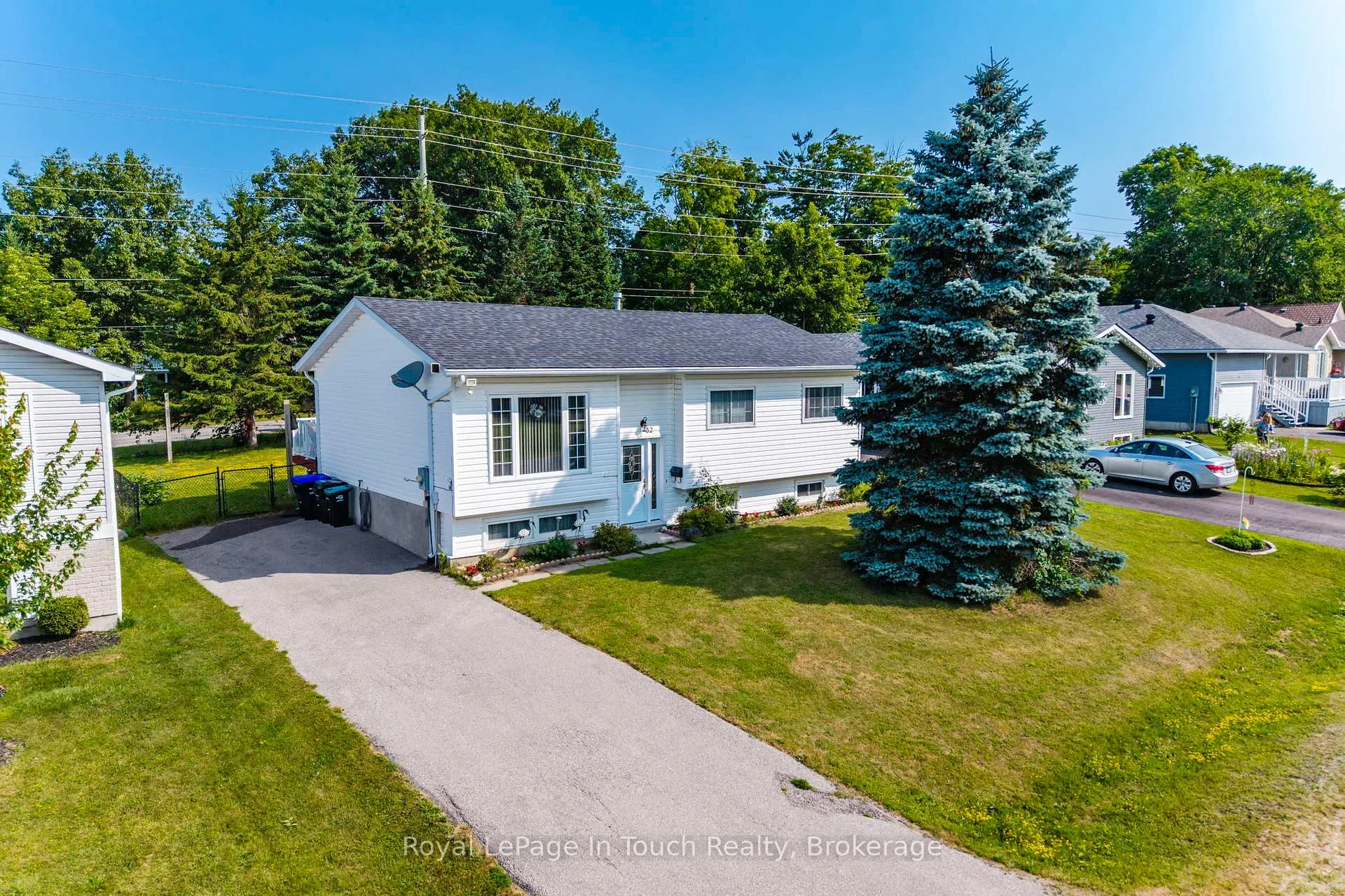 Photo 2 of 32 Bridle Road, Penetanguishene — HOMEH