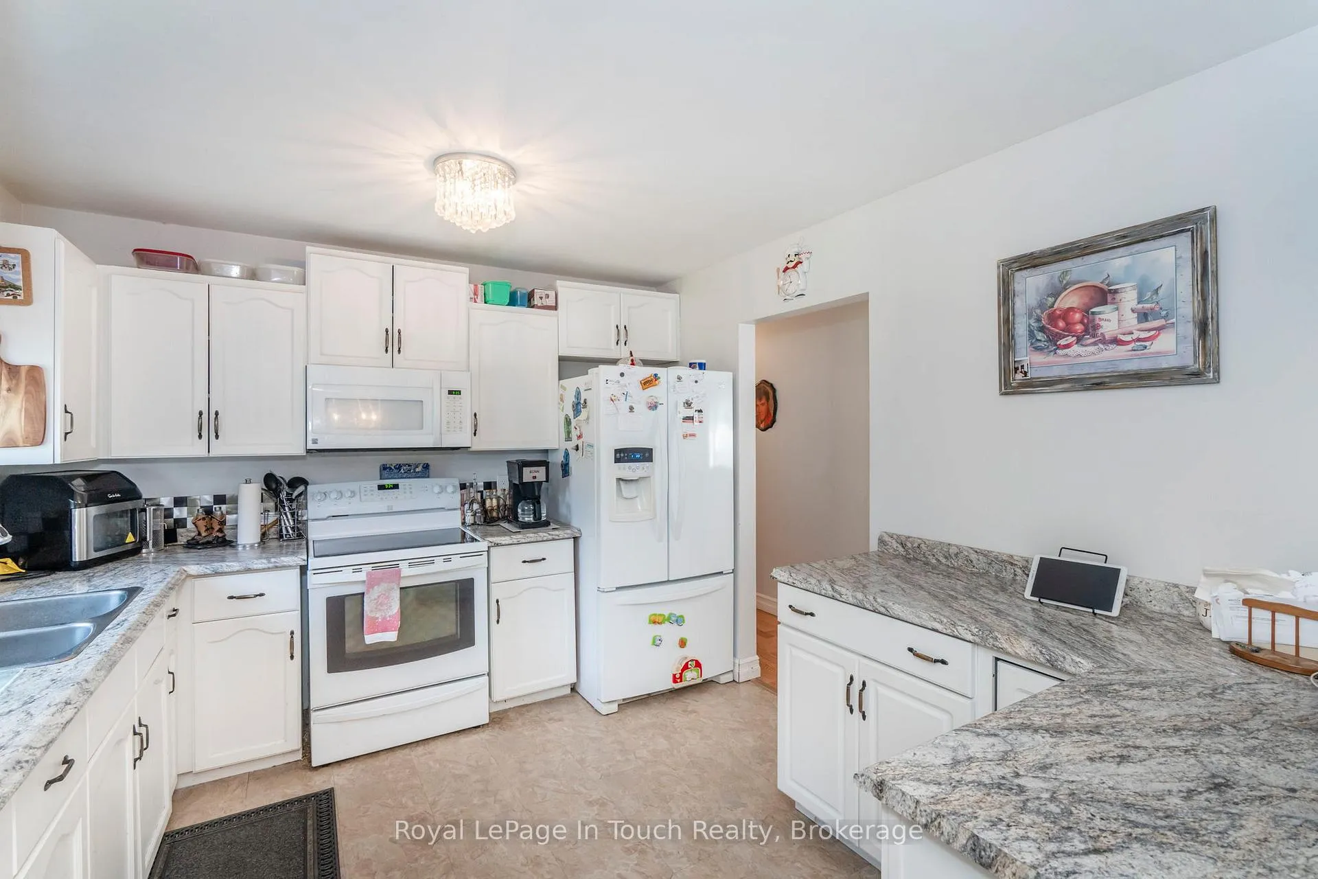 Photo 5 of 32 Bridle Road, Penetanguishene — HOMEH