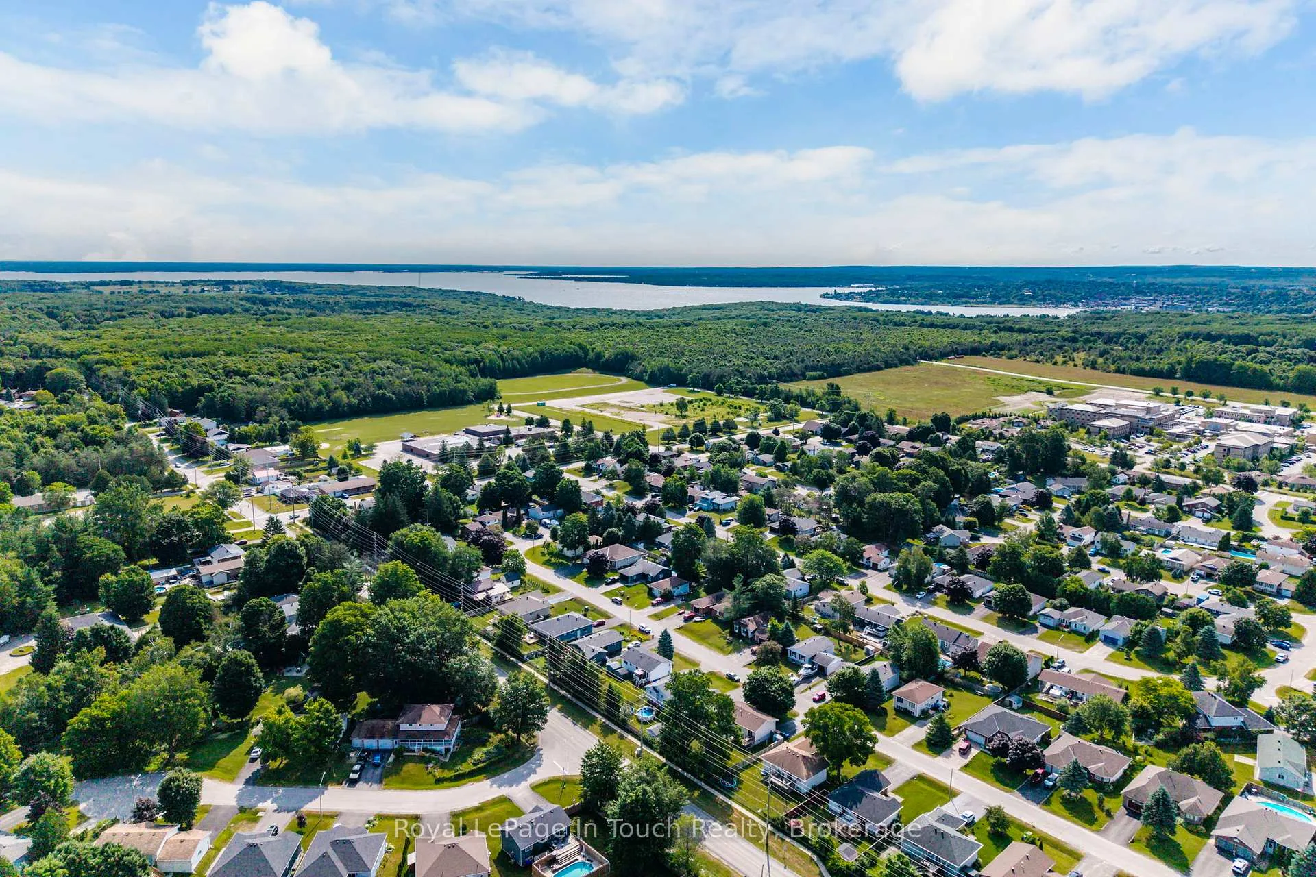 Photo 34 of 32 Bridle Road, Penetanguishene — HOMEH