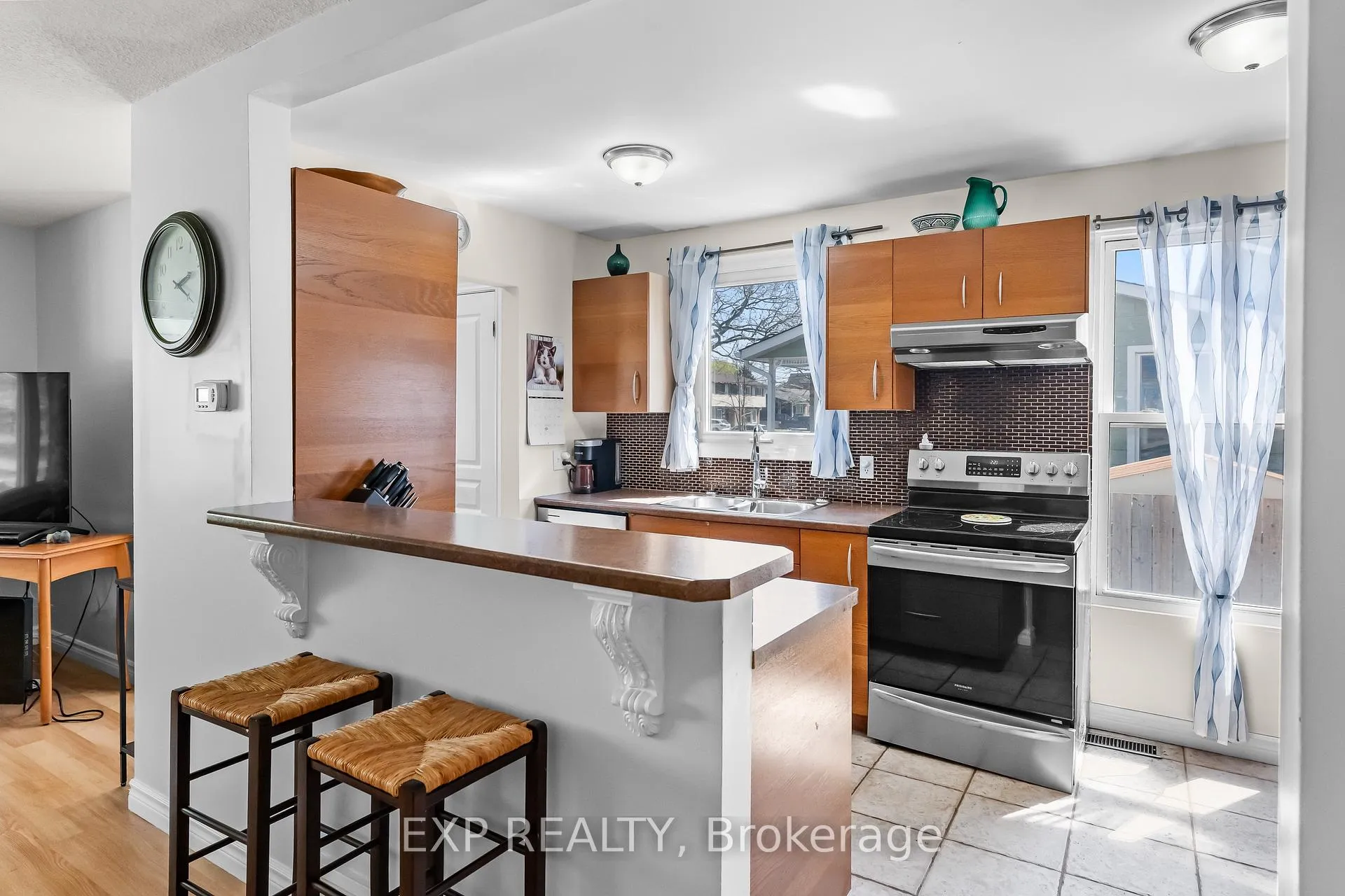 Photo 7 of 33 Stanmary Drive, St. Catharines, Fairview — HOMEH