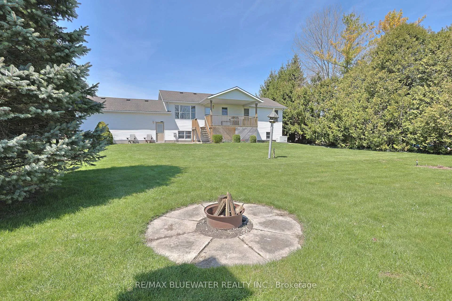 Photo 2 of 9873 Leonard Street, Lambton Shores, Grand Bend — HOMEH