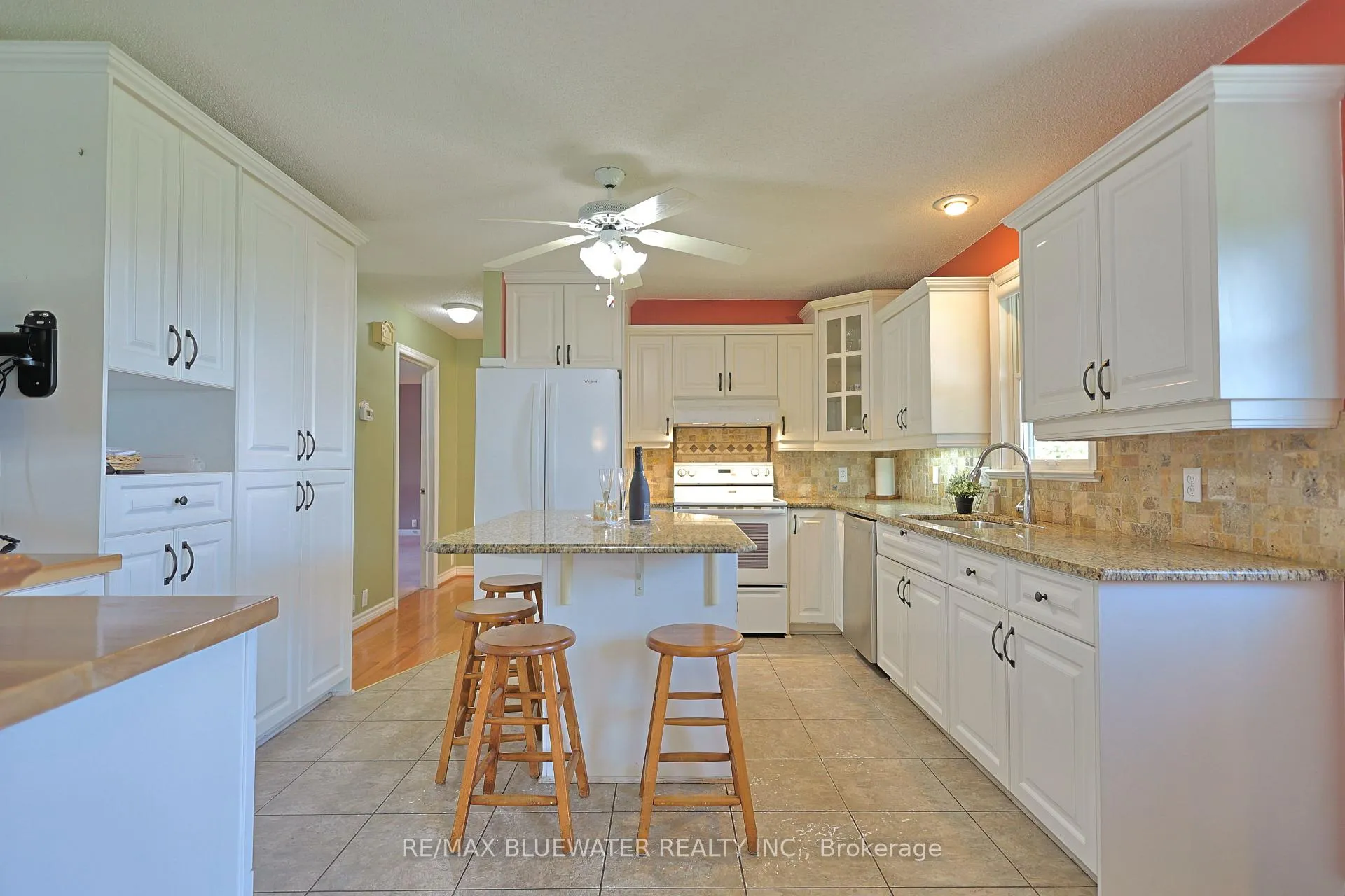 Photo 20 of 9873 Leonard Street, Lambton Shores, Grand Bend — HOMEH
