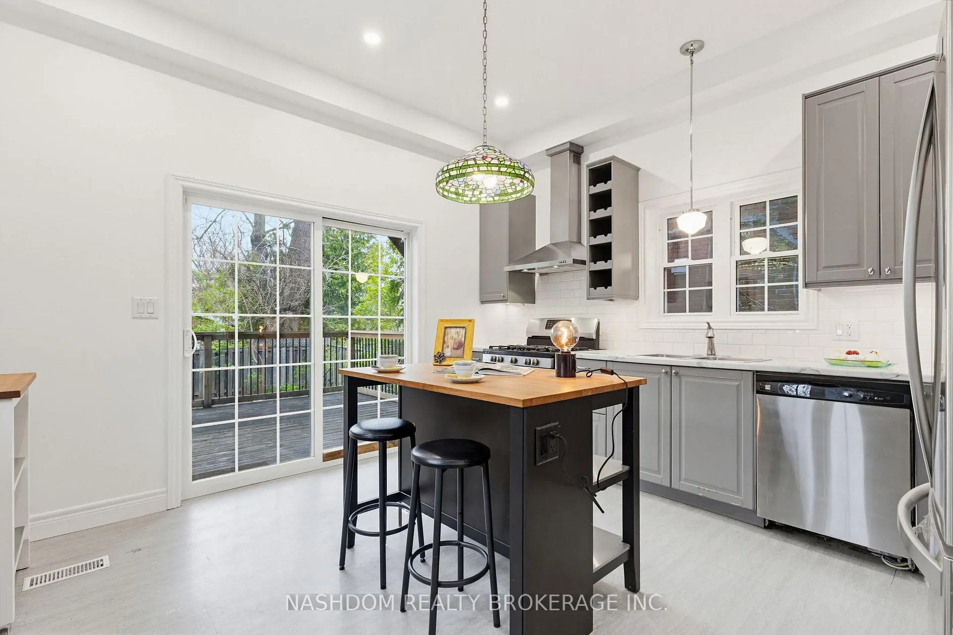Photo 5 of 42 Erie Avenue, Hamilton, Stinson — HOMEH