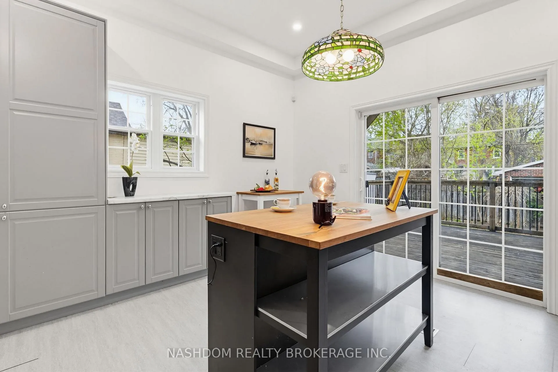 Photo 8 of 42 Erie Avenue, Hamilton, Stinson — HOMEH