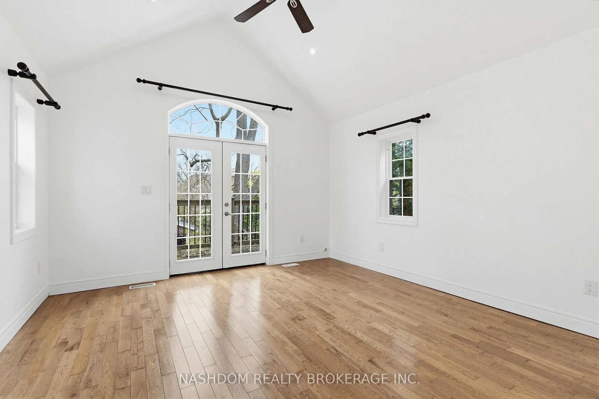 Photo 17 of 42 Erie Avenue, Hamilton, Stinson — HOMEH