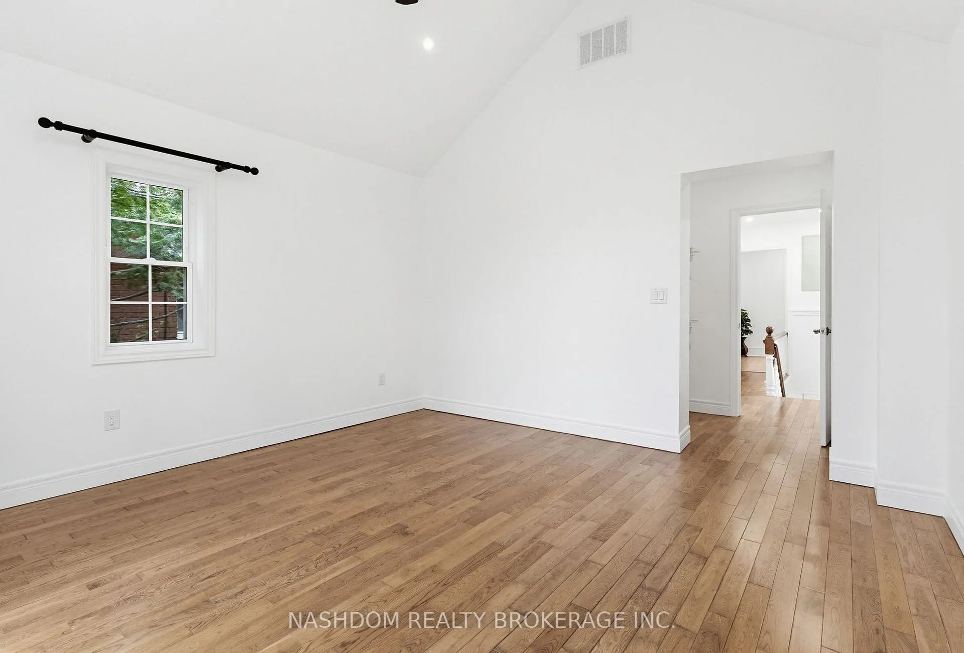 Photo 18 of 42 Erie Avenue, Hamilton, Stinson — HOMEH