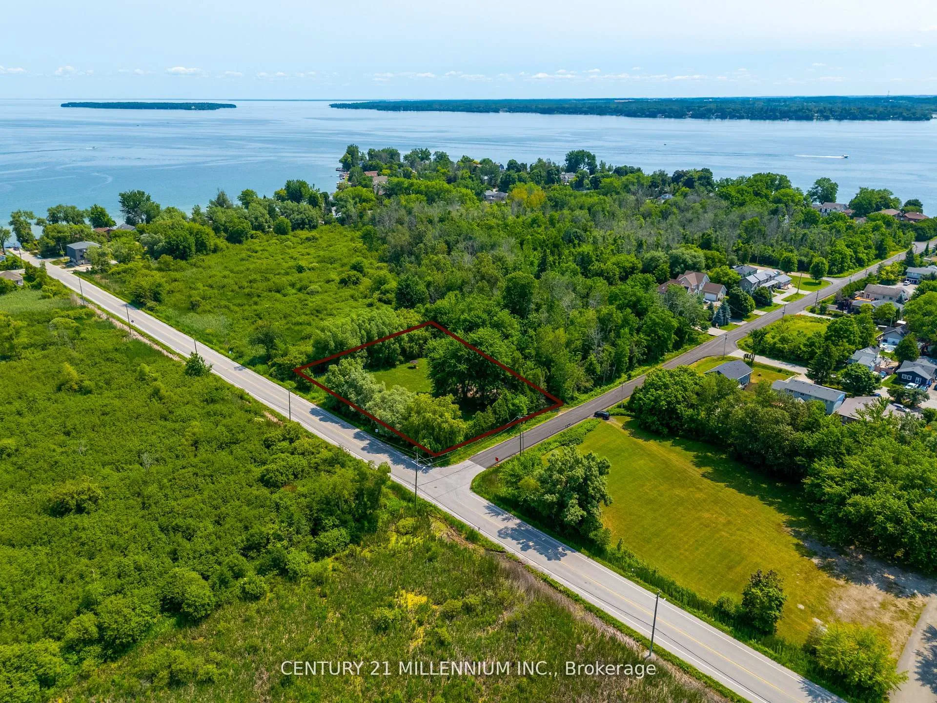 Photo 2 of 1027 Chapman Street, Innisfil, Rural Innisfil — HOMEH