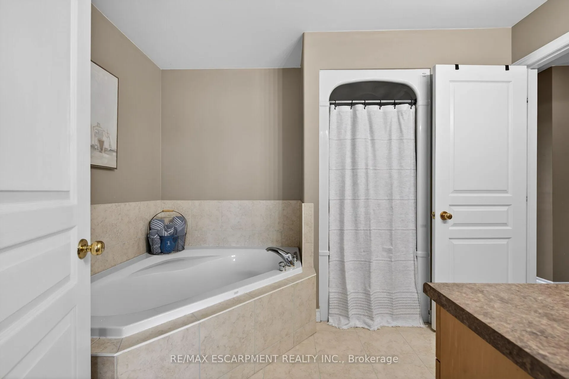 Photo 14 of 33 Voyager Pass, Hamilton, Binbrook — HOMEH