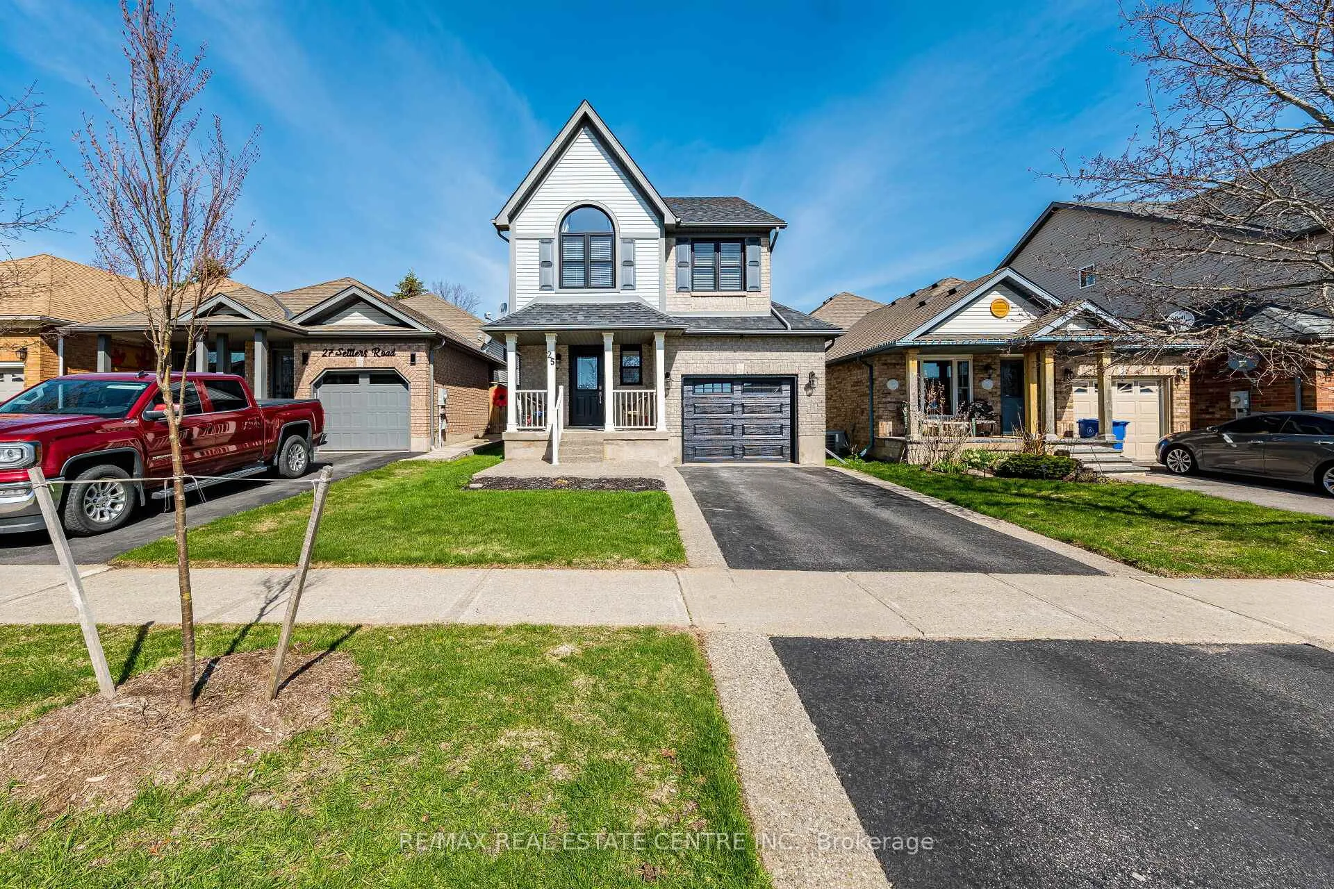 Photo 2 of 25 Settlers Road, Orangeville — HOMEH