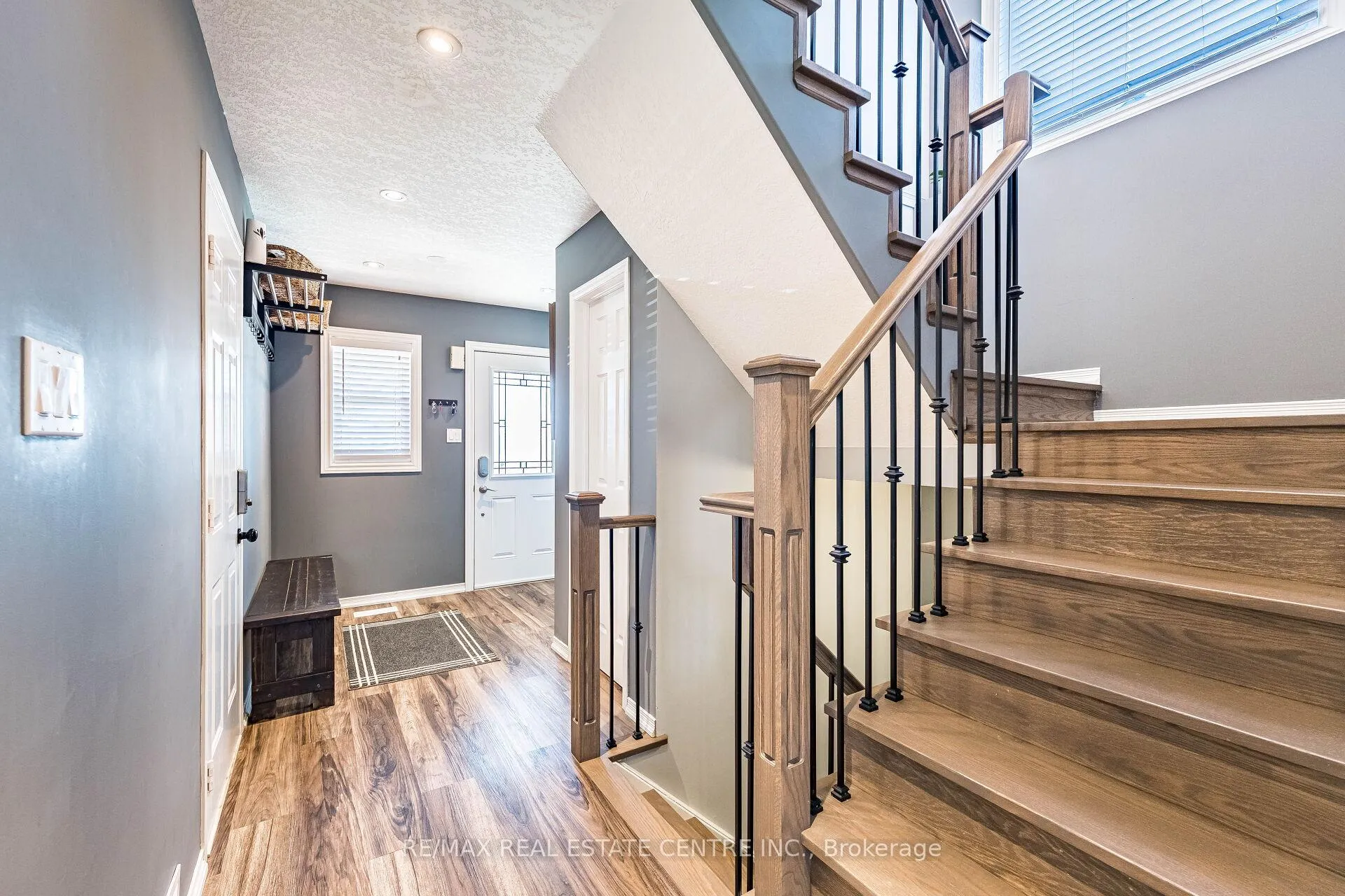 Photo 11 of 25 Settlers Road, Orangeville — HOMEH