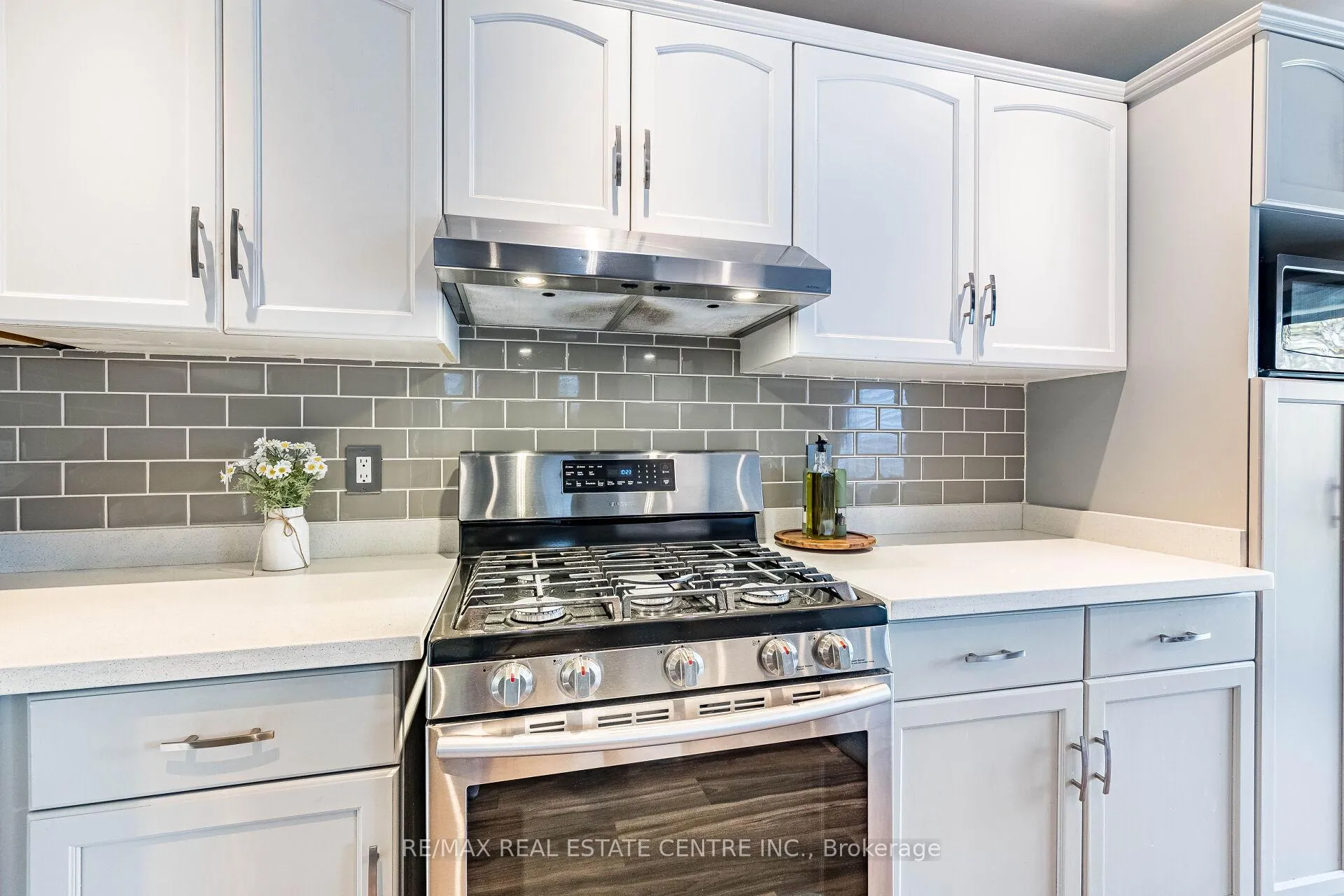 Photo 22 of 25 Settlers Road, Orangeville — HOMEH