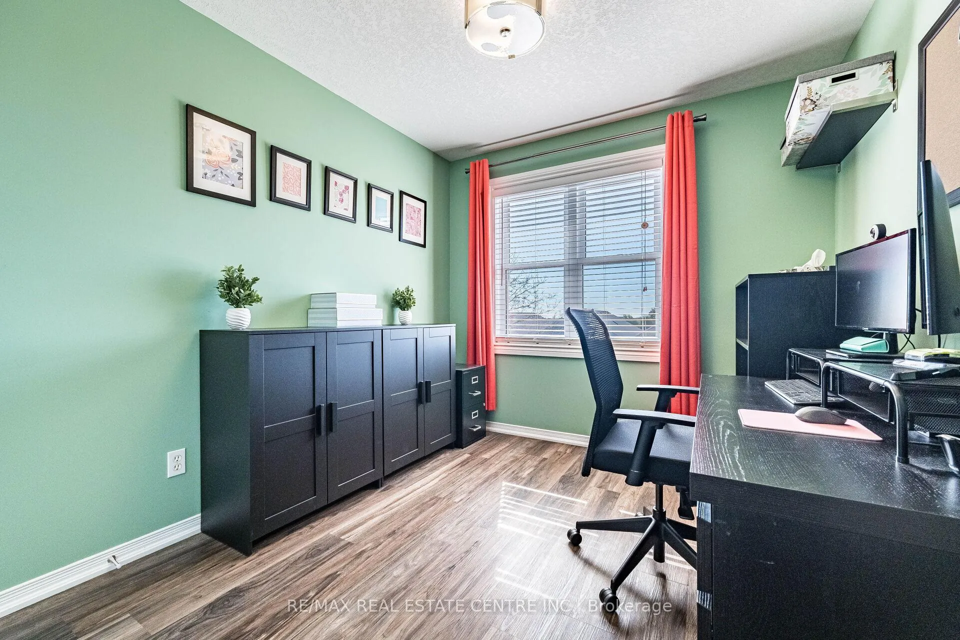 Photo 32 of 25 Settlers Road, Orangeville — HOMEH