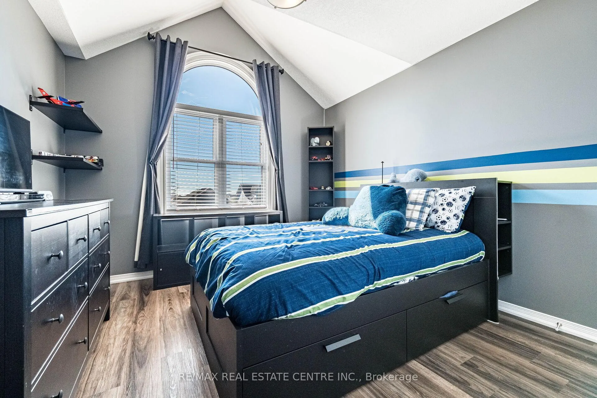 Photo 34 of 25 Settlers Road, Orangeville — HOMEH